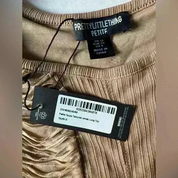 PrettyLittleThings Set of 2 Y2K Petite Taupe Textured Jersey Mini Skirt and Top - Picture 5 of 10